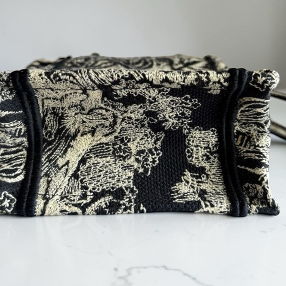 Dior Mini Book Tote Pouch Tiger Toile de Jouy Blue Multicolor NEW w Tag Strap - Picture 6 of 8